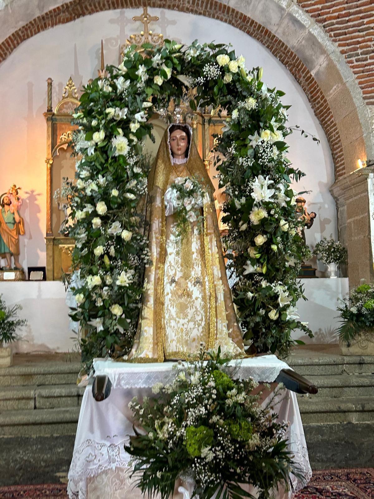 FOTOGALERÍA | El municipio cacereño de Zarza la Mayor se vuelca con el Domingo de los Tiros