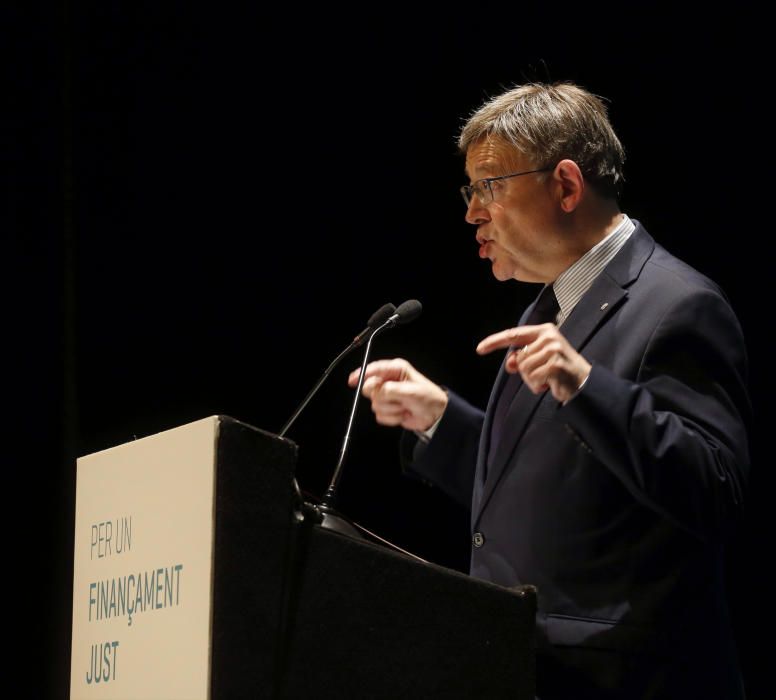 Acto en el Círculo de Bellas Artes de Madrid para exigir un cambio en el modelo de financiación