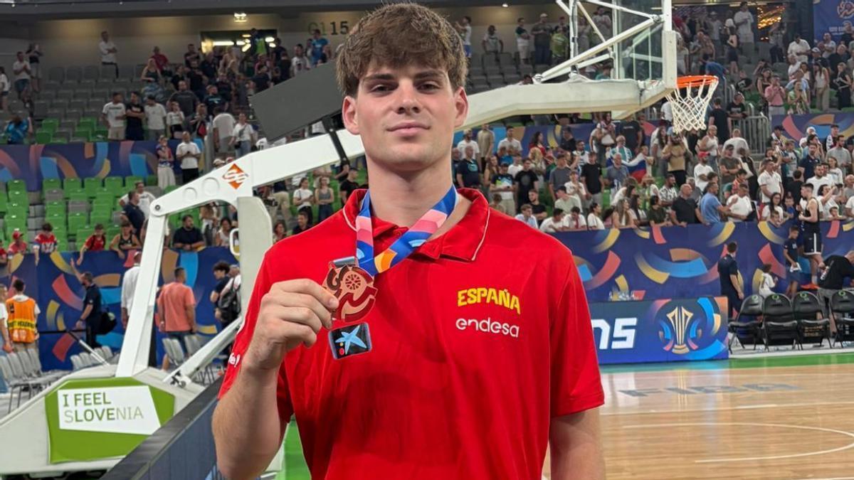 Álex Blanco se cuelga el bronce en el Eurobasket U20M