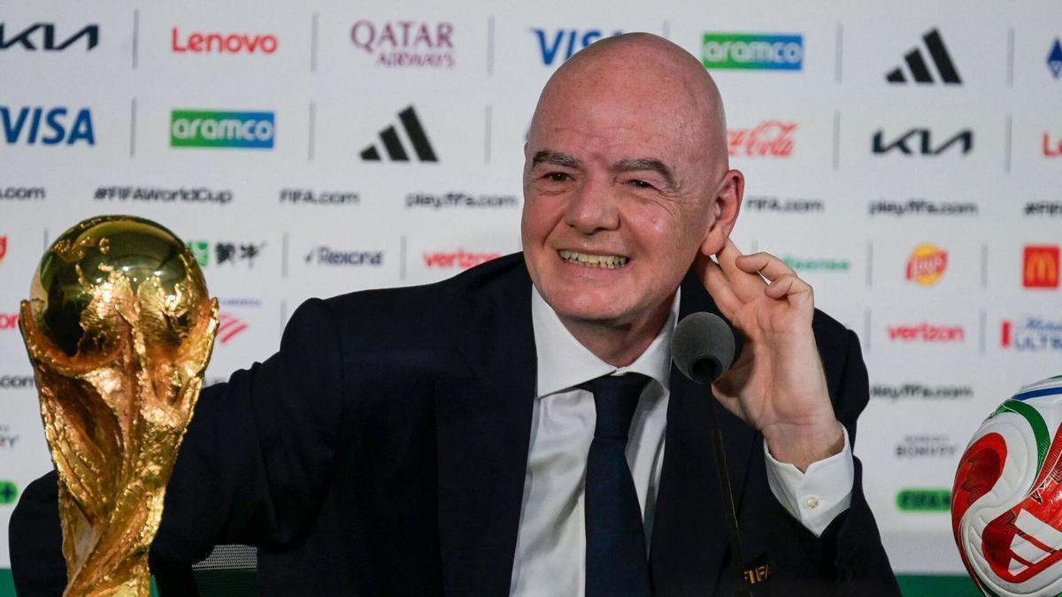Infantino se burla de Italia: "Podría ampliar el Mundial a 228 equipos para ver si se clasifican"
