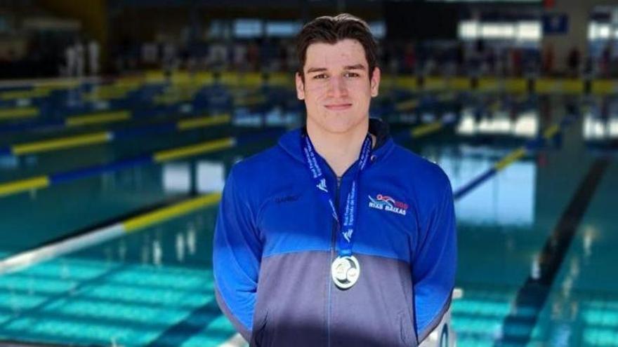 Mario Méndez, con su medalla de plata.