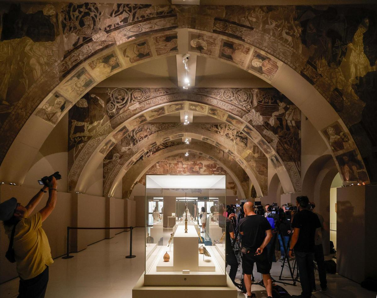 Sixena demana suspendre el concert de Rosalía al MNAC, nova polèmica per les pintures murals