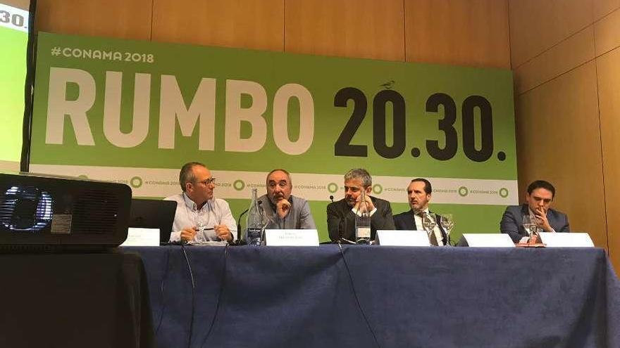 Macenlle, en la mesa del Congreso Nacional de Medio Ambiente celebrado en Madrid. // FdV