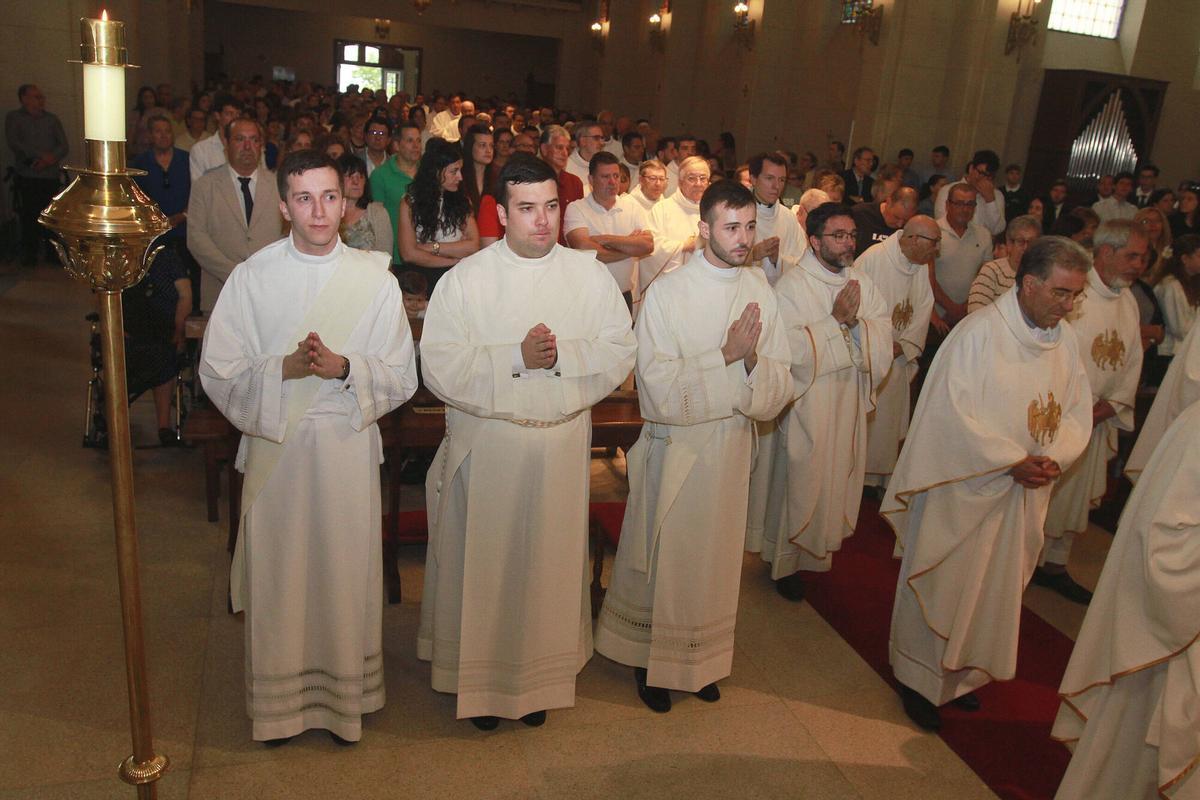 Oficio religioso en el Seminario Mayor de Ourense, este sábado, en el que fueron ordenados los tres nuevos sacerdotes.