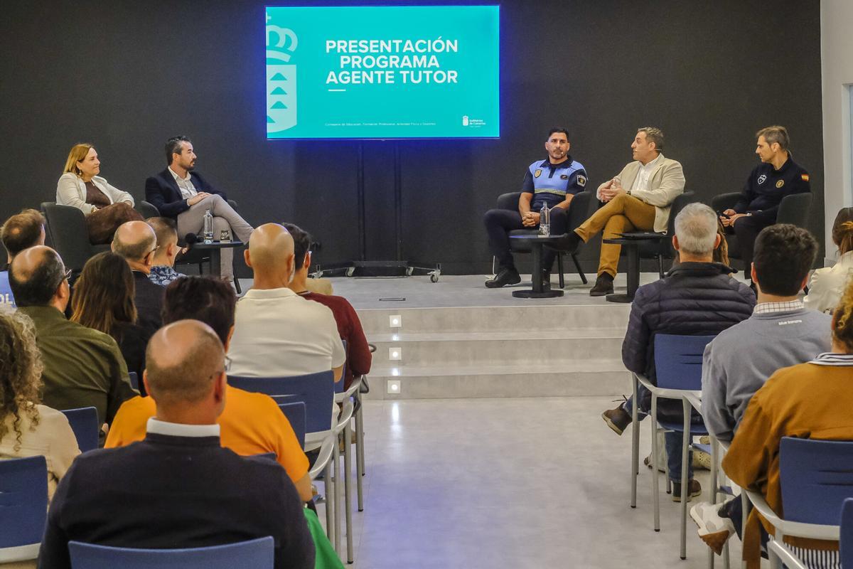 El club La Provincia celebra un encuentro del programa Agente Tutor, organizado por la Consejería de Educación.