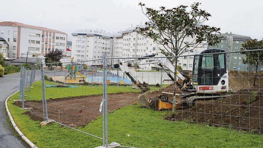 La construcción del centro cívico de Fonteculler arrancó esta semana con trabajos de movimiento de tierras.