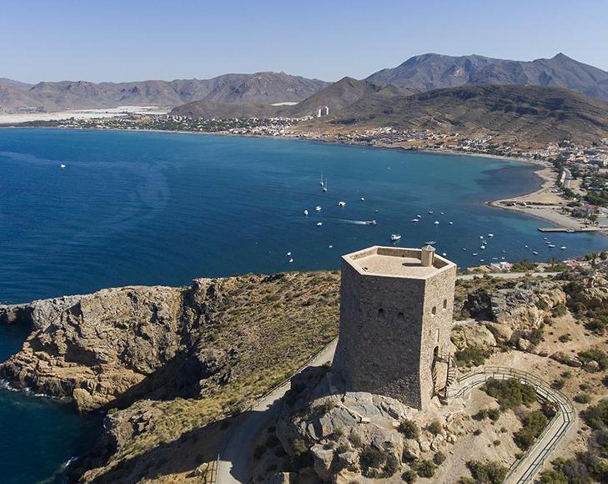 Torre de Santa Elena, punto de referencia para el inicio del sendero hacia el Arco de la Picadera