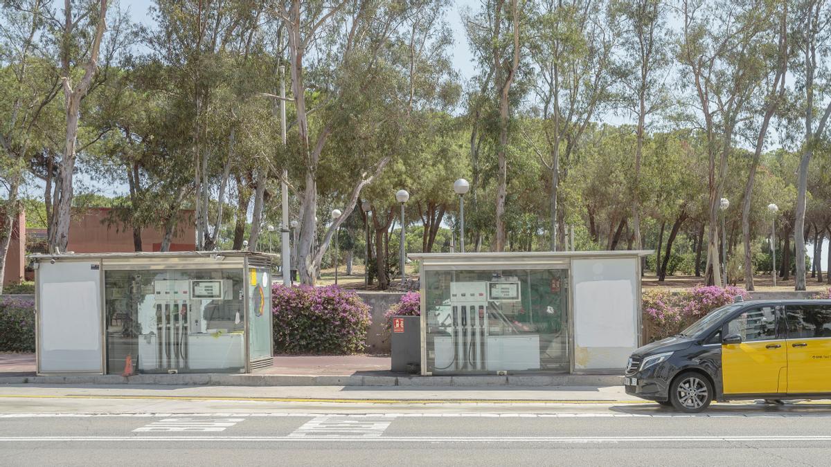 Barcelona tanca les últimes gasolineres de calçada