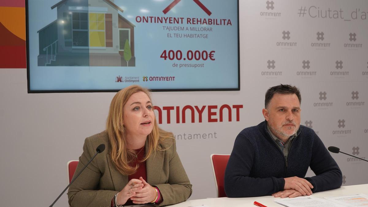 Natàlia Enguix y Óscar Borrell, durante la presentación del programa Ontinyent Rehabilita.