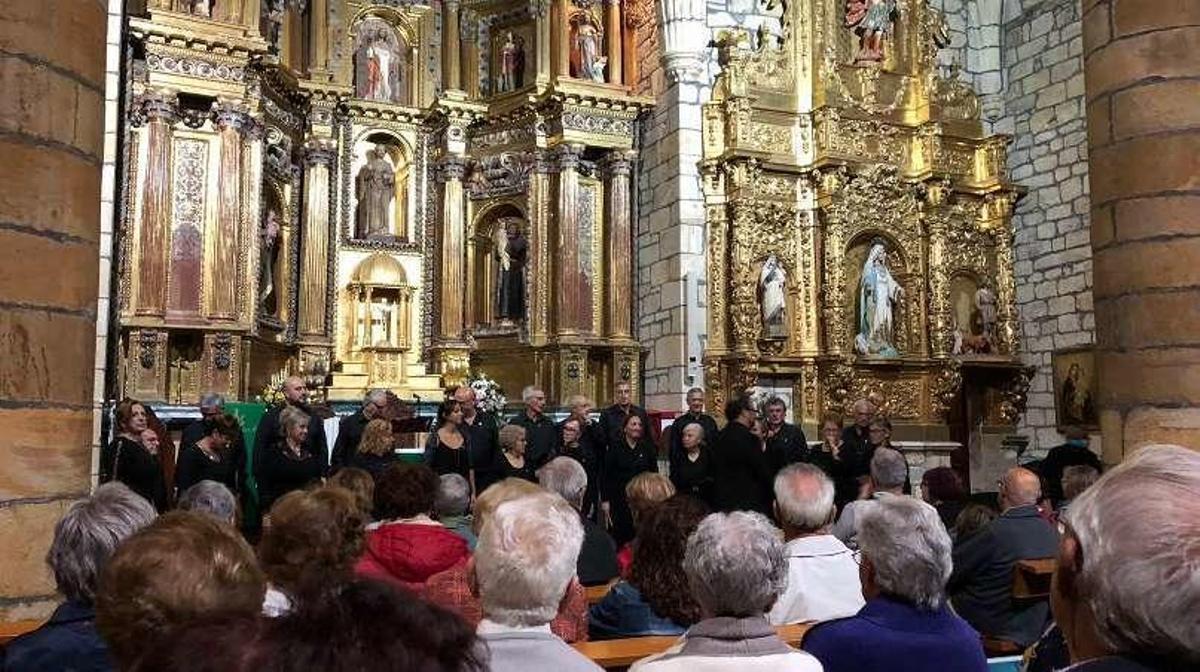 "Aires de Candás" actúa en Liérganes (Cantabria) en un encuentro coral