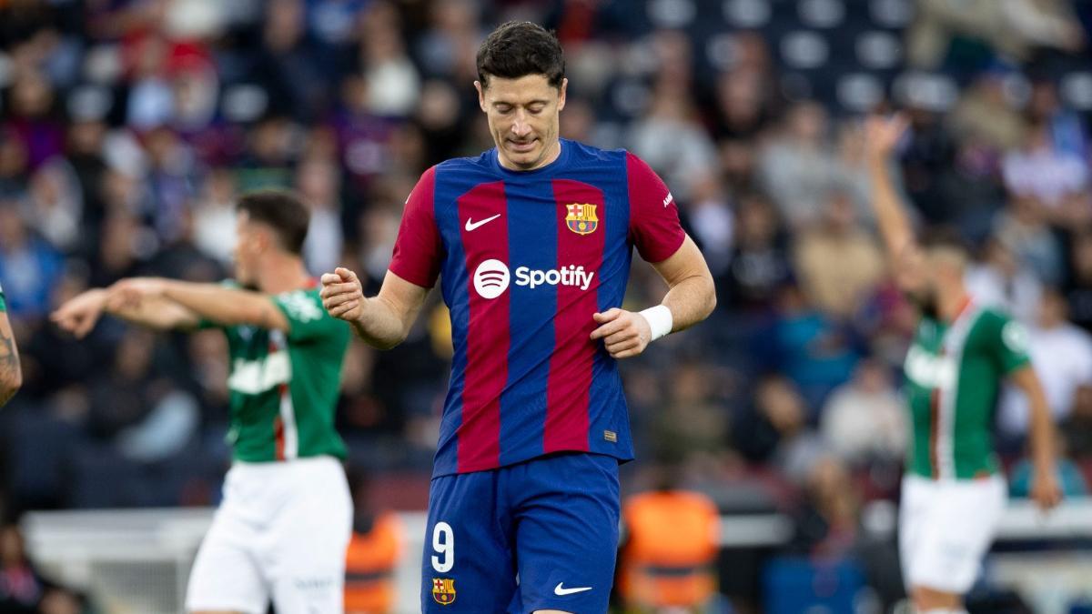 Lewandowski marcó ante el Alavés de cabeza