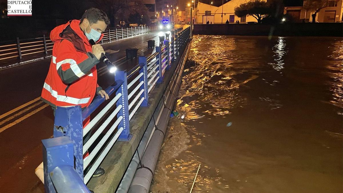 El río Anna, a punto de desbordarse en Burriana.