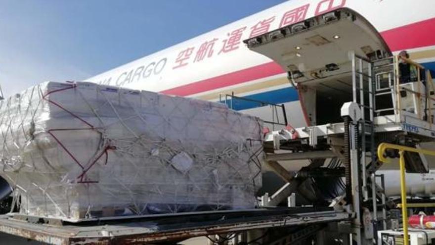 Aterriza en Zaragoza el primer envío de material chino para la sanidad valenciana
