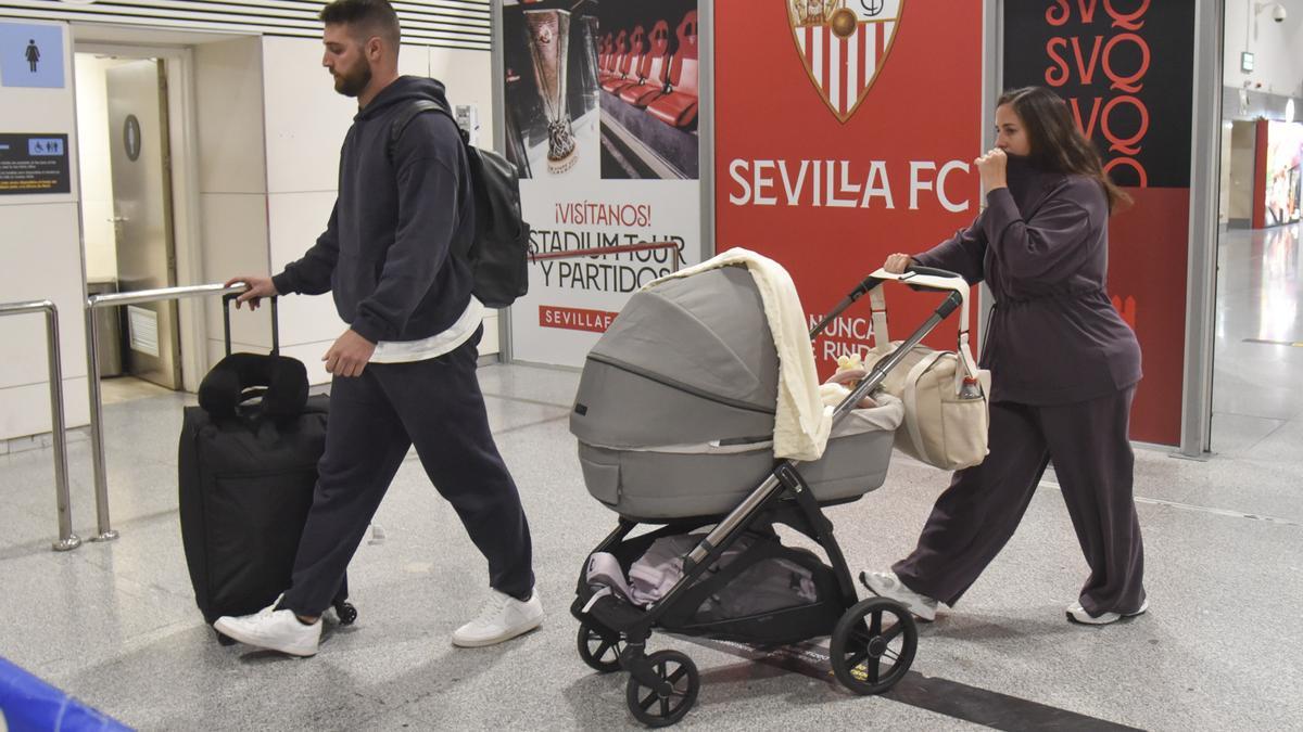 Anabel Pantoja y David Rodríguez, niegan su crisis al sol mientras reciben una nueva denuncia