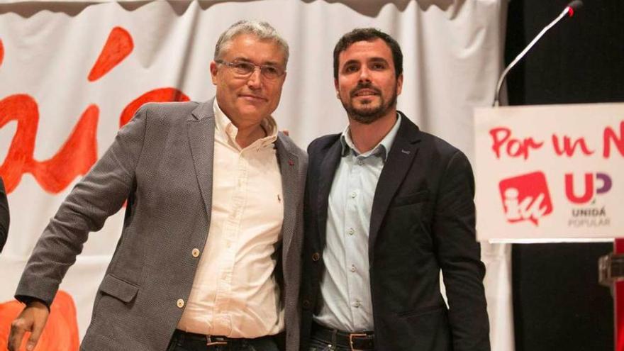 Manuel González Orviz y Alberto Garzón, en la campaña del 20-D, en Avilés.