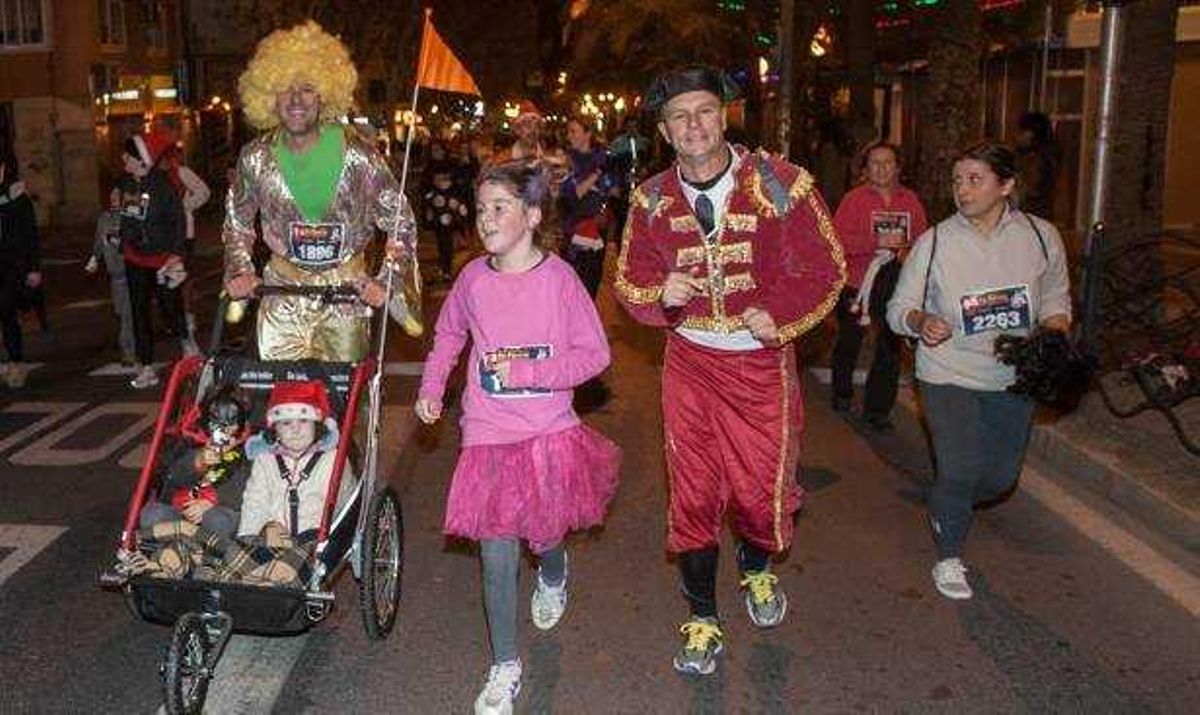 Más de 3.000 personas participan en una festiva San Silvestre
