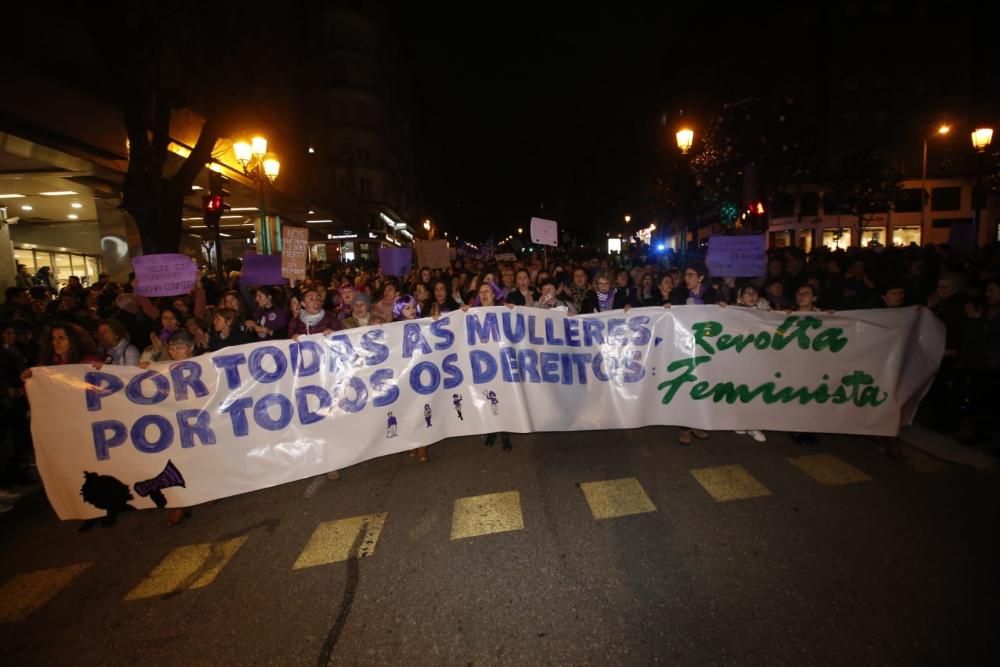 Miles de personas recorren las calles de Vigo en la manifestación central del 8-M