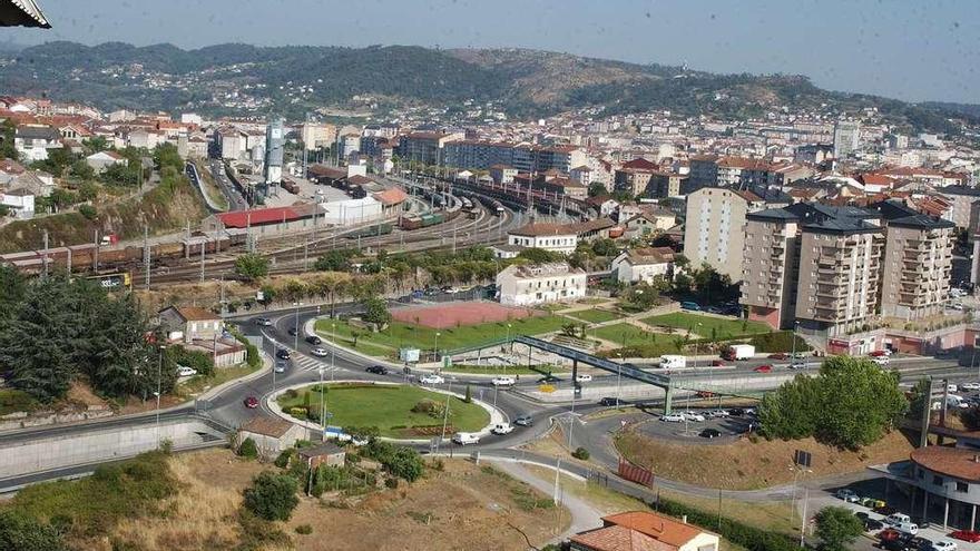 Vista de la estación del tren y bus y su entorno, que podrían beneficiarse de ese &quot;Disctric Heating&quot; o red central térmica de A Ponte.  // I.Osorio