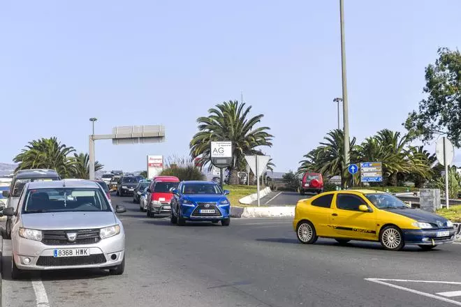 Empresarios y vecinos idean medidas para aliviar el tráfico de El Calero