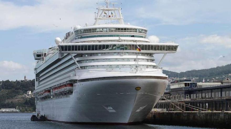 &quot;MSC Opera&quot; dejará de operar en 2015 en Vigo, que pierde su estatus de puerto base