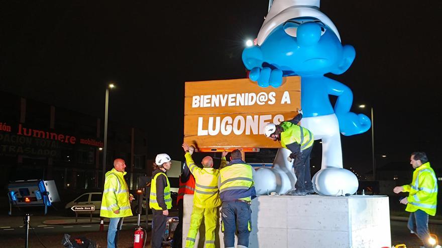 El Pitufo Gruñón da la bienvenida a Lugones: así fue la instalación de la figura