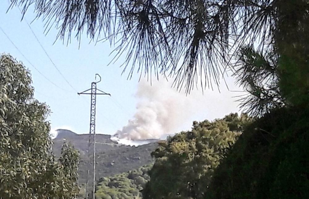 Foc al Coll del Pení, a Roses