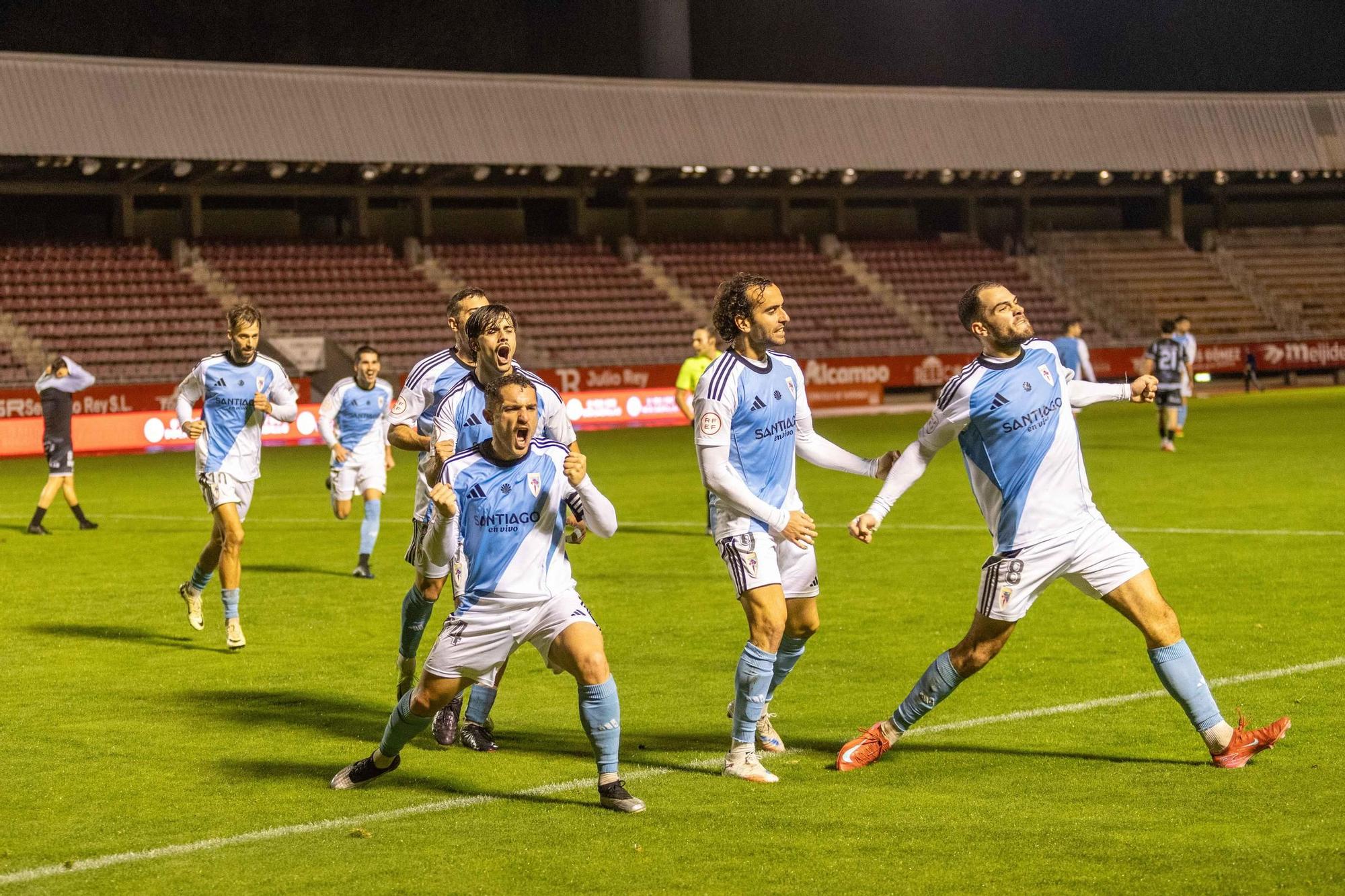 Agónico triunfo del Compostela ante el Noya