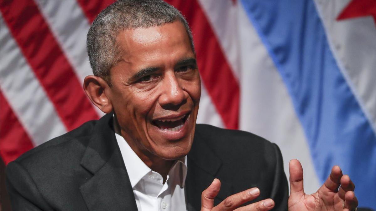 Obama, en su primer acto público tras dejar la presidencia de EEUU, en Universidad de Chicago, el 24 de abril.