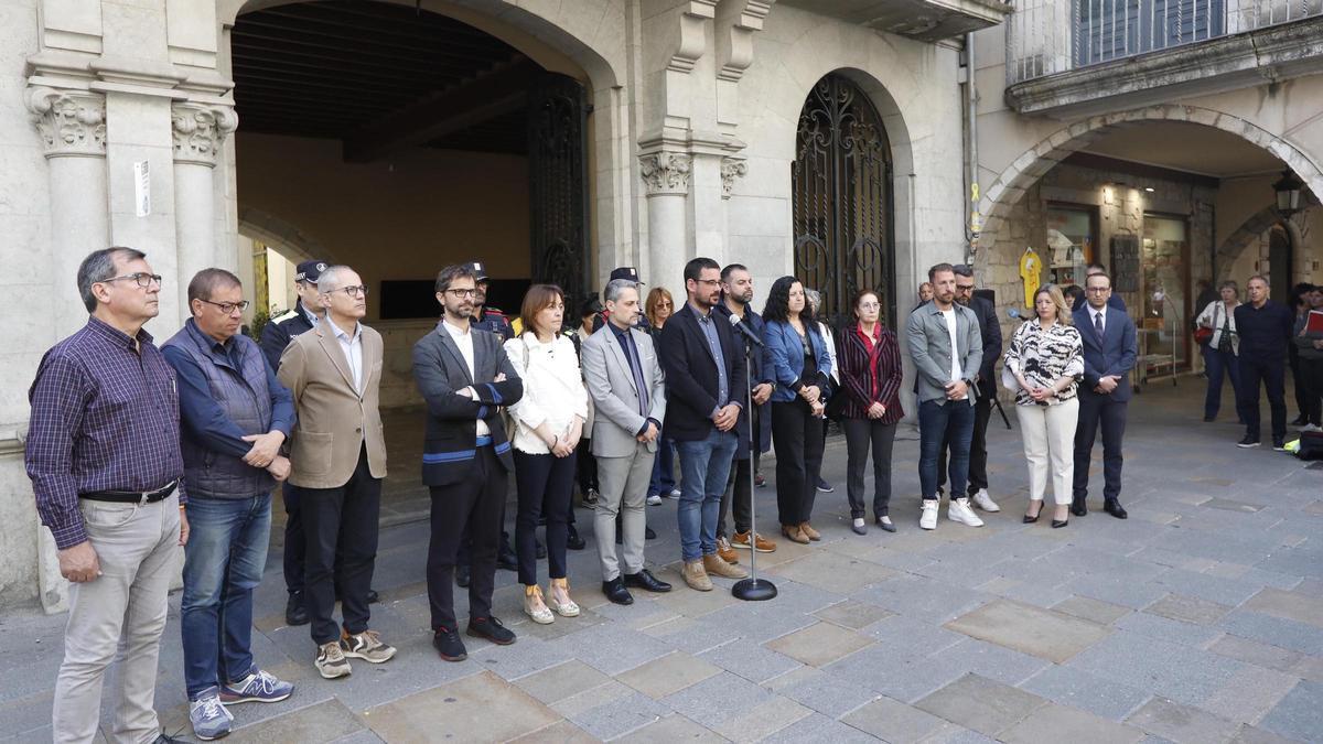 Minuto de silencio en Girona por los turistas catalanes asesinados en Afganistán