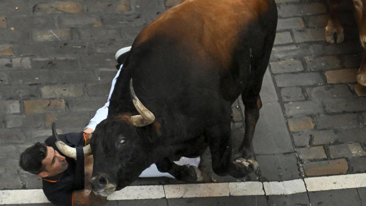 El cuerno del toro, muy cerca de la cara del corredor castellonense.