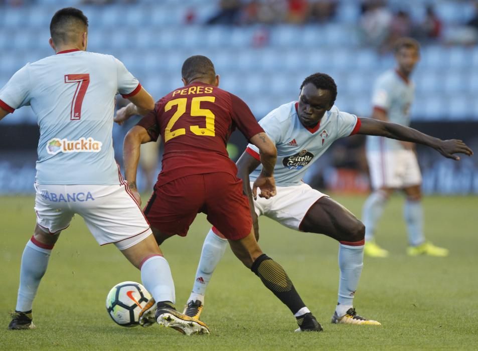 El Celta golea a la Roma con dobletes de Iago Aspas y Pione Sisto.