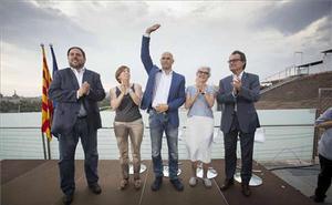 Junqueras, Forcadell, Romeva, Casals i Mas durant la presentació de la llista unitària, en què l’actual president ha assegurat que la independència de Catalunya és possible.