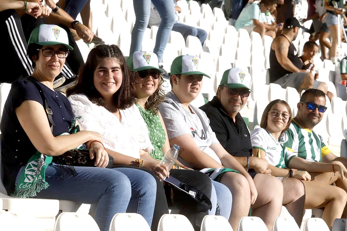 Las imágenes de la afición del Córdoba CF - Fuenlabrada