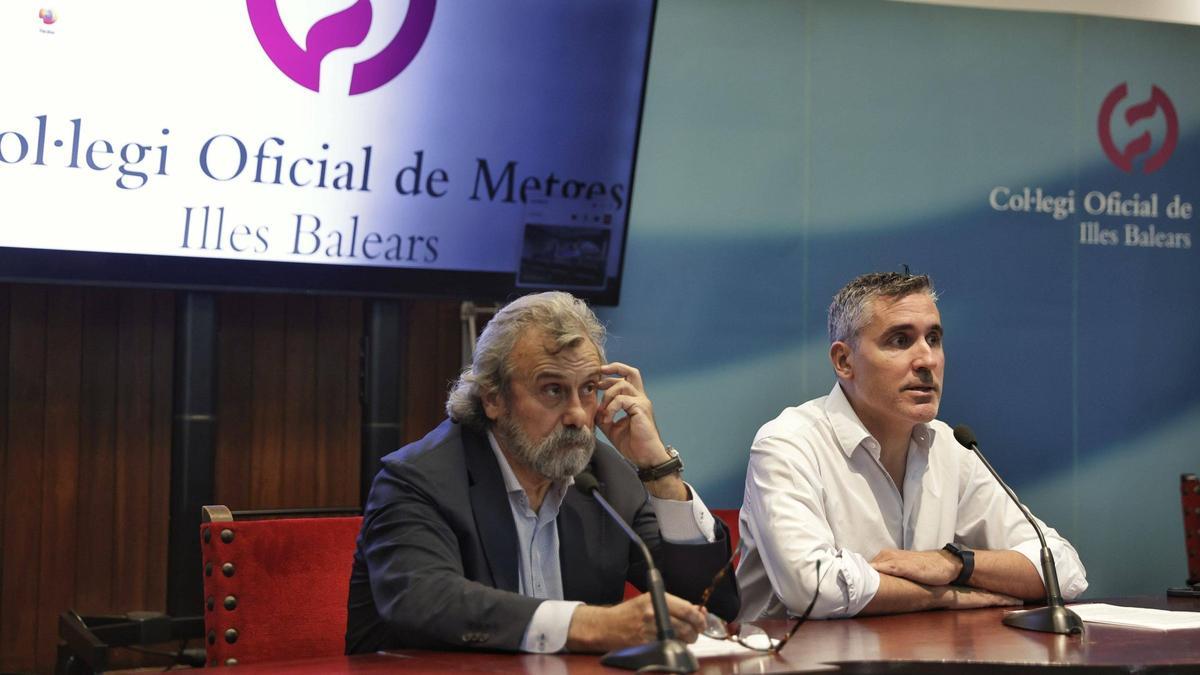El presidente de Simebal, Miguel Lázaro, y el del COMIB, Carles Recasens, esta tarde en la asamblea.