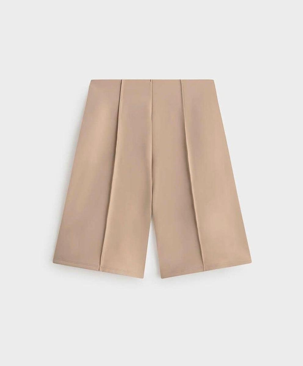 Bermuda tejido alta resistencia de Oysho (precio: 35,99 euros)
