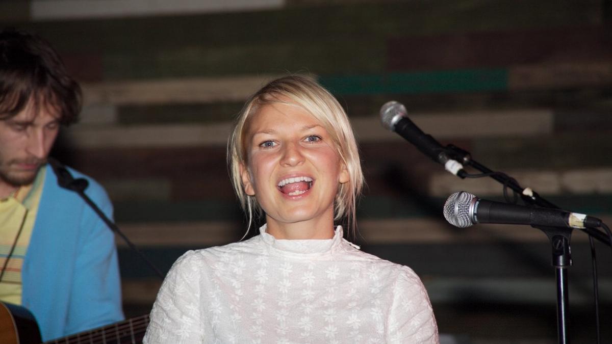 La cantante Sia, en una actuación en Austin (Texas), en el 2006.