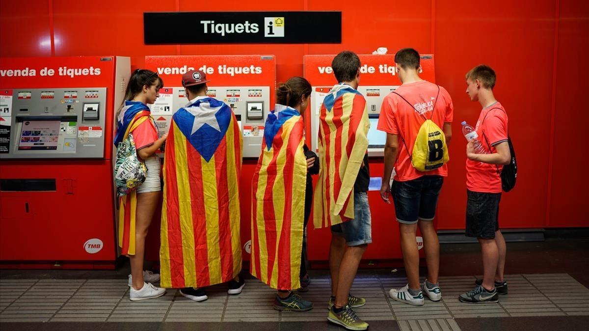 lainz44992677 youth carrying catalan pro independence flags on their shoul180911163031