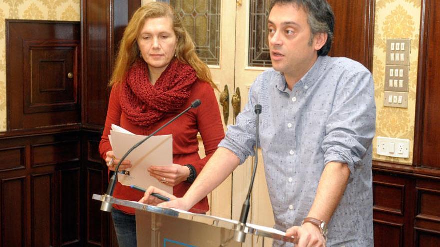 Xulio Ferreiro y Eugenia Vieito presentan la nueva propuesta presupuestaria para 2016.