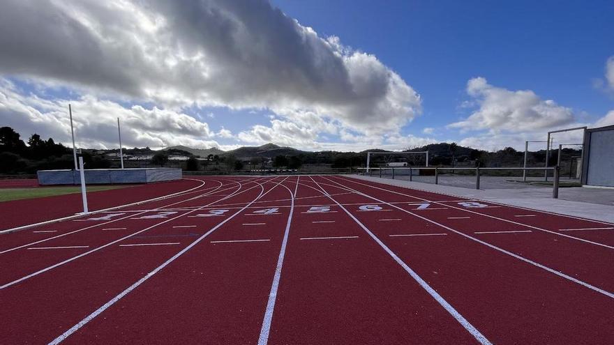 La pista de atletismo de Manacor renueva su tartán a la espera de más inversiones