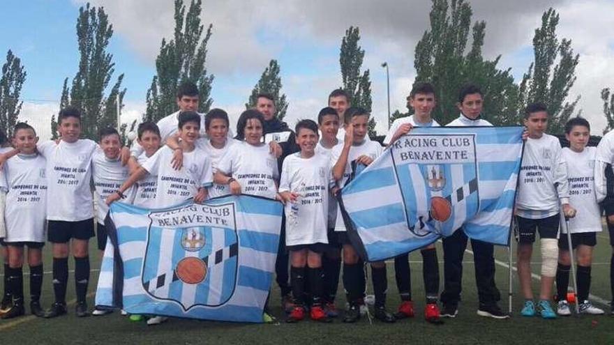 Jugadores del Racing Benavente infantil.