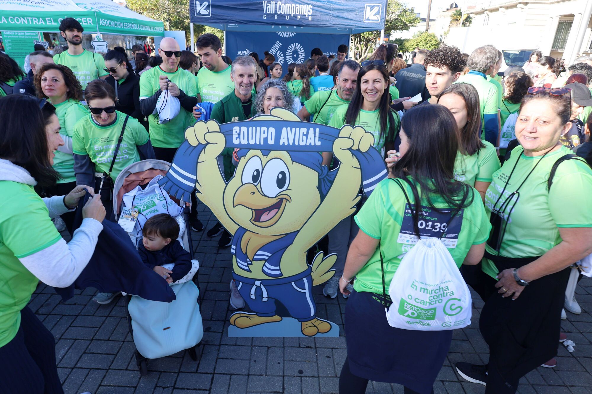 Dos mil setecientos participantes convirtieron la Marcha contra el cáncer de Pontevedra en la más multitudinaria de Galicia