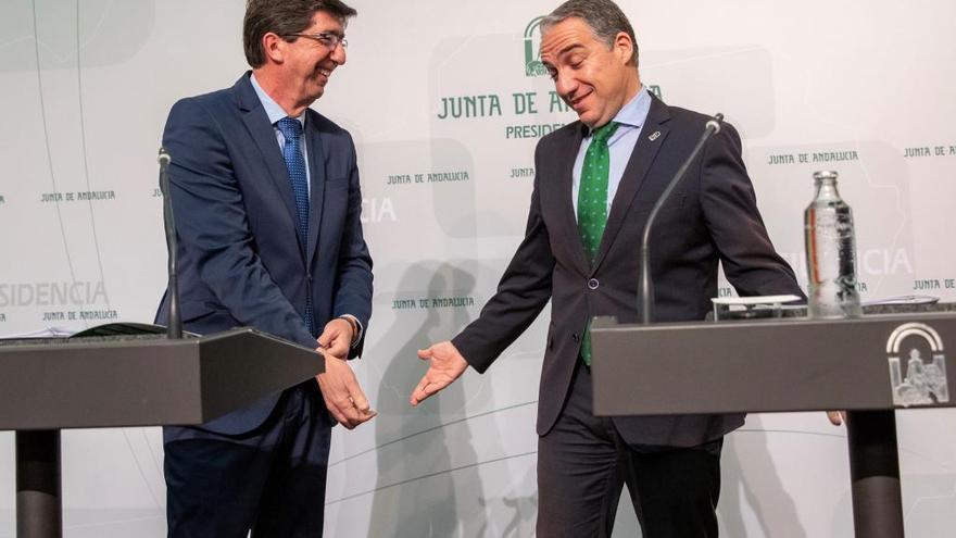 Los consejeros Juan Marín y Elías Bendodo, durante la comparecencia posterior a la reunión del Consejo de Gobierno.