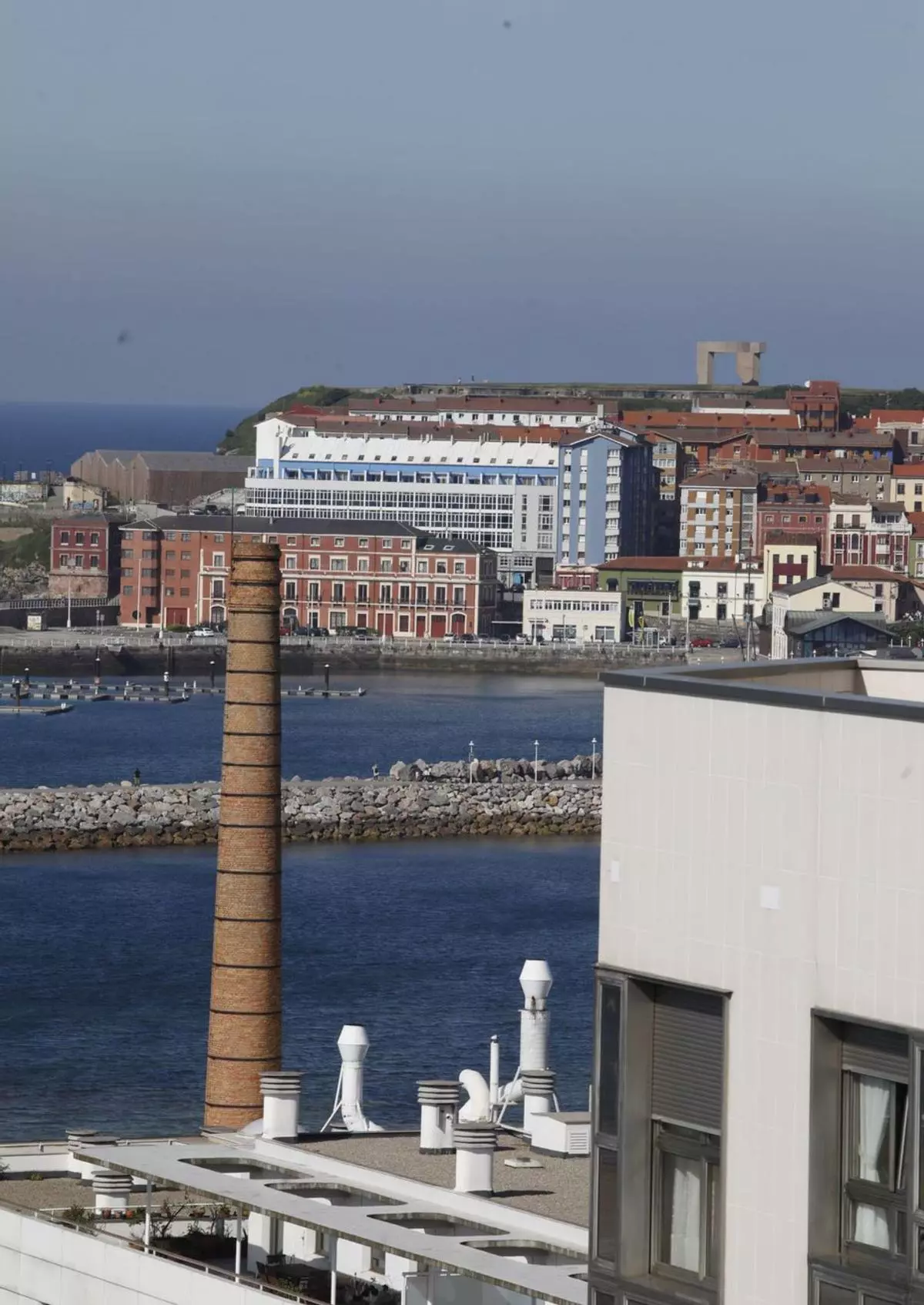 "Para Gijón sería importante contar con un hotel de cinco estrellas", avala el gobierno