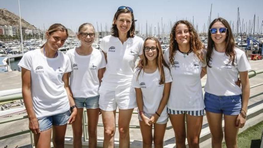 Más de 600 regatistas compiten  en Alicante en el Trofeo Tabarca