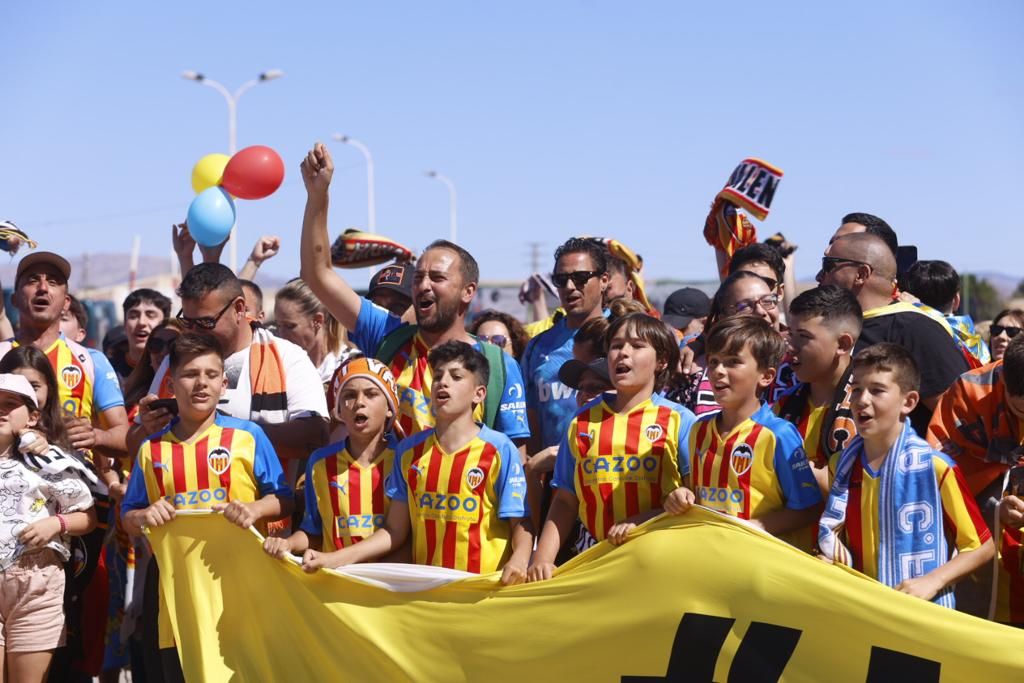 La afición del Valencia CF ante el Elche