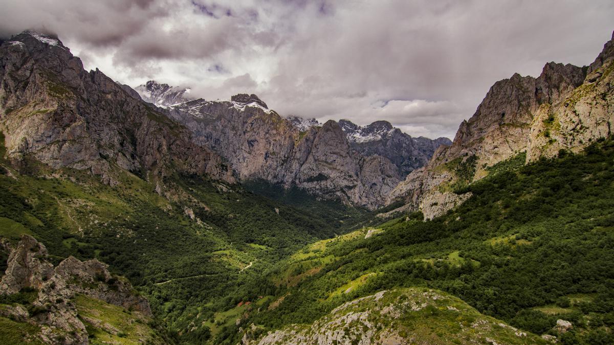 La ruta de senderismo favorita de Jesús Calleja no es la Ruta del Cares: es un "lugar privilegiado” con "la mejor puesta de sol de España"