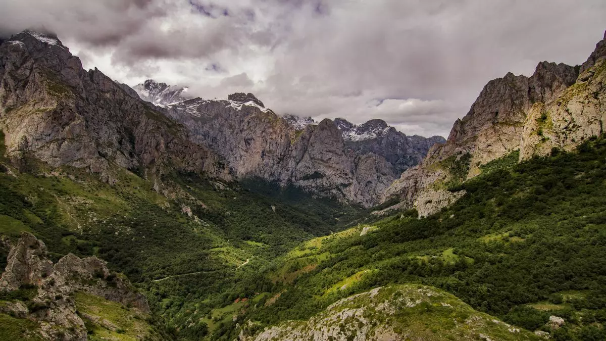 La ruta de senderismo favorita de Jesús Calleja no es la Ruta del Cares: es un "lugar privilegiado” con "la mejor puesta de sol de España"