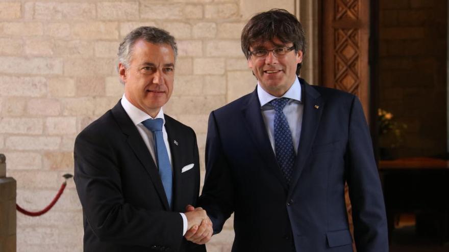Iñigo Urkullu i Carles Puigdemont, el 19 de juny del 2017 |