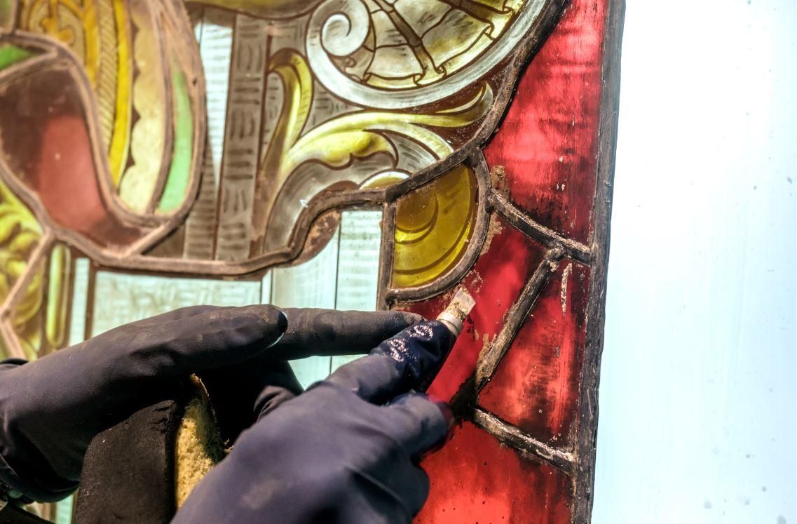 Las imágenes del proceso de restauración de las vidrieras de la Catedral de Murcia