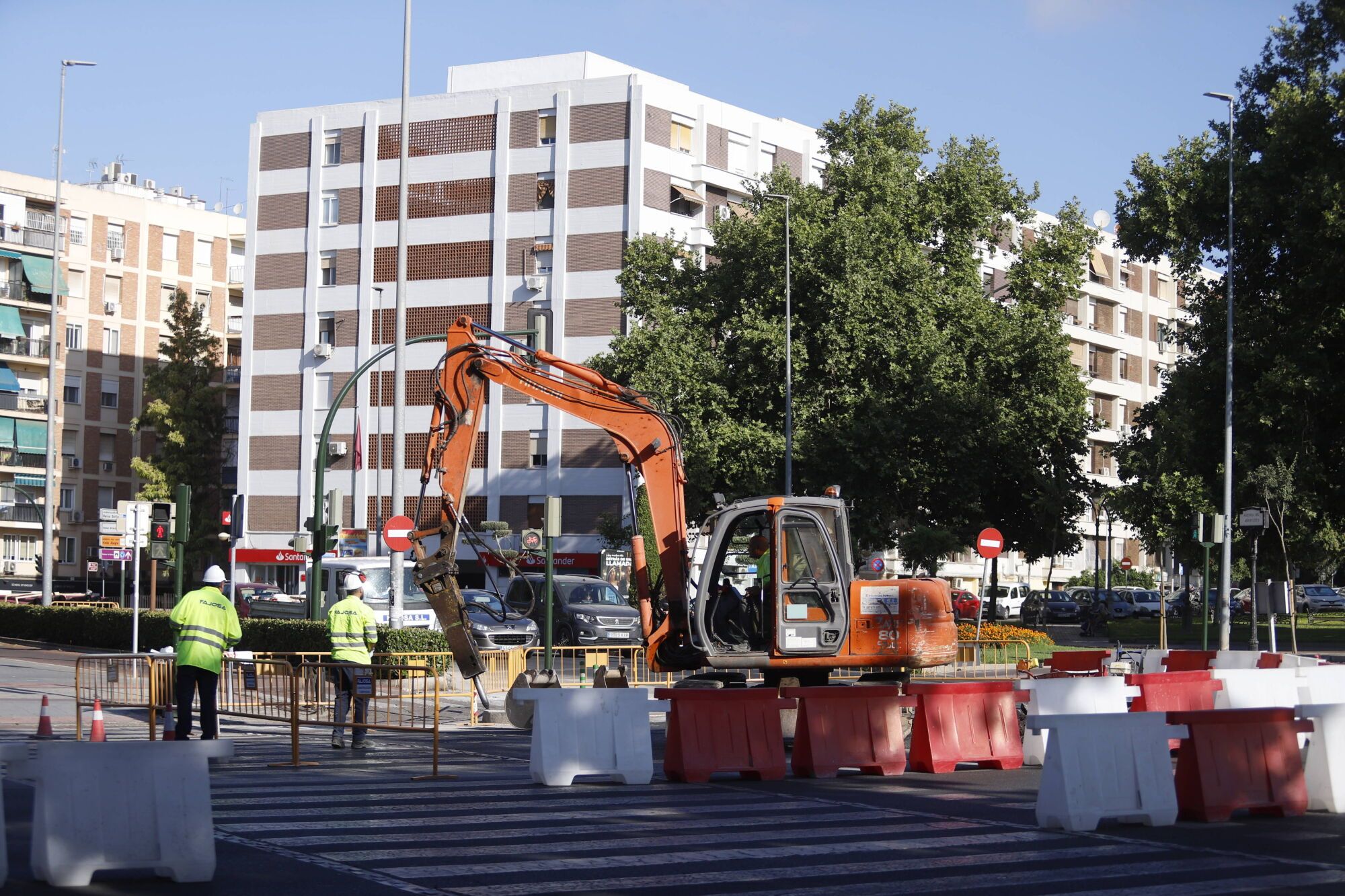 Obras en las avenida Vallellano a la altura del desvío hacia la avenida del Aeropuerto.
